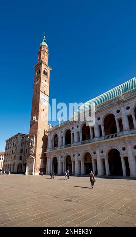 Vicenza, Veneto, Italien. Die Basilika Palladiana ist ein Renaissance-Gebäude an der zentralen Piazza dei Signori in Vicenza. Die Loggia zeigt einen der Stockfoto