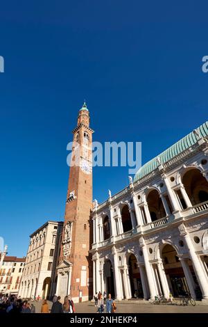 Vicenza, Veneto, Italien. Die Basilika Palladiana ist ein Renaissance-Gebäude an der zentralen Piazza dei Signori in Vicenza. Die Loggia zeigt einen der Stockfoto