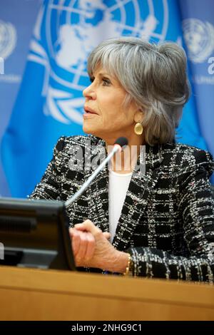 New York, USA. New York, New York, USA. 21. Februar 2023. Jane Fonda, Schauspielerin und Aktivistin, spricht bei der UN-Pressekonferenz über den neuen Vertrag über die hohe See (Kreditbild: © Mark J. Sullivan/ZUMA Press Wire), NUR REDAKTIONELLER GEBRAUCH! Nicht für den kommerziellen GEBRAUCH! Kredit: ZUMA Press, Inc./Alamy Live News Kredit: ZUMA Press, Inc./Alamy Live News Stockfoto