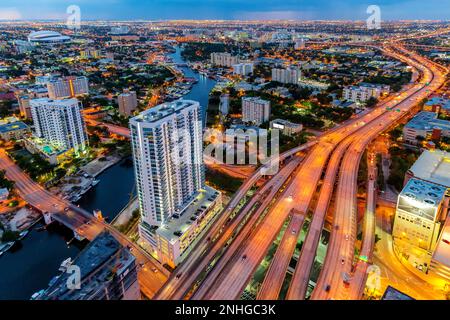 Downtown und Main Highway 95 System, Miami River Aerial View, Miami, South Florida, Dade, Florida, USA Stockfoto