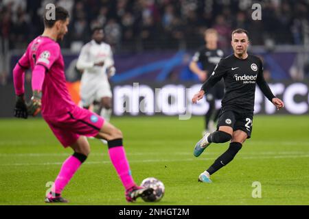 FRANKFURT, DEUTSCHLAND - FEBRUAR 21: Mario Gotze von Eintracht Frankfurt während der UEFA Champions League Runde von 16. Leg 1 Spiel zwischen Eintracht Frankfurt und SSC Neapel im Frankfurter Stadion am 21. Februar 2023 in Frankfurt (Foto von Rene Nijhuis/Orange Pictures) Guthaben: Orange Pics BV/Alamy Live News Stockfoto