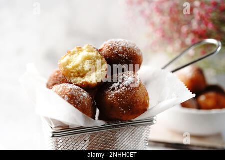 Hausgemachte Ricotta-Donuts oder Donuts, selektiver Fokus Stockfoto