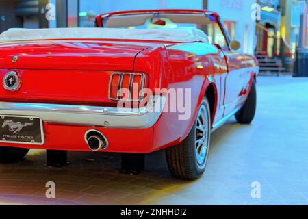 Miami, Florida - 29. Januar 2023: Der Ford Mustang ist ein Auto von Ford. In der kontinuierlichen Produktion seit 1964 ist der Mustang derzeit das längste P Stockfoto