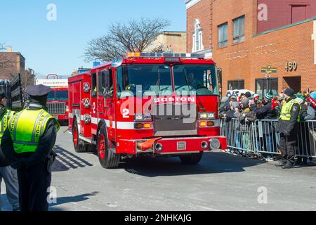 Feuerwehrauto bei der Saint Patrick's Day Parade in Boston, Massachusetts, MA, USA. Stockfoto