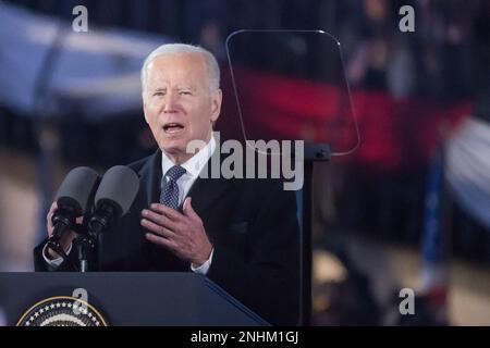 Warschau, Polen. 21. Februar 2023 Joe Biden, Präsident der Vereinigten Staaten, während seiner Rede vor Polen, in der er sich für die Unterstützung der Ukraine in bedankte, nur wenige Tage vor dem ersten Jahrestag der russischen Aggression in die Ukraine © Wojciech Strozyk / Alamy Live News Stockfoto