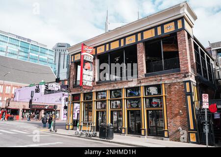 Rippy's Honky Tonk ist ein grill- und Brauereiladen mit Dachterrasse und Live-Musik in Nashville, Tennessee Stockfoto