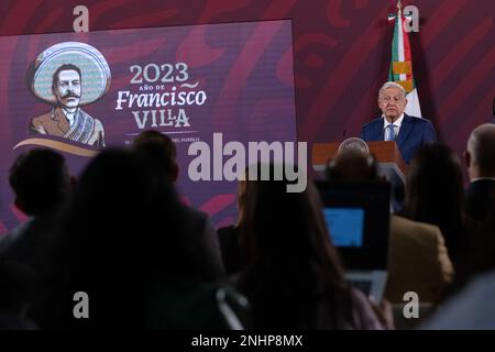 21. Februar 2023. Mexiko-Stadt, Mexiko. Heute hielt der mexikanische Präsident Andrés Manuel López Obrador seine Vormittagskonferenz ab, auf der er unter anderem über den Prozess gegen Genaro García Luna, den ehemaligen Minister für öffentliche Sicherheit zwischen 2006 und 2012, sprach. Am 21. Februar 2023 in Mexiko-Stadt. (Foto: Alex Dalton/Eyepix Group) Stockfoto