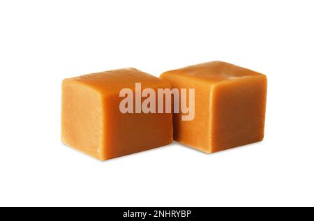 Zwei süße Karamellbonbons auf weißem Hintergrund Stockfoto