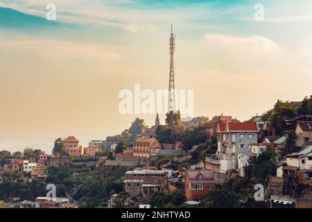 Antananarivo (AN-tan-AN-ah-REEV-oo) - Stadt der Tausend, auch bekannt als Tana, Hauptstadt und größte Stadt Madagaskars. Französischer Name Tananarive. Schlechte Kappe Stockfoto