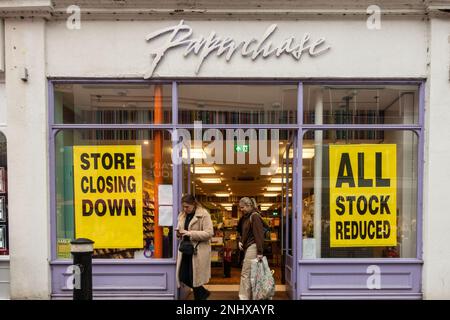 Februar 2023 - der Paperchase Store in der Peascod Street in Windsor schließt und verkauft aufgrund der Schließung der Kette alle Bestände. Stockfoto