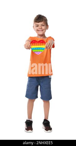 Junge mit Pop-it-Fidget-Spielzeug auf weißem Hintergrund Stockfoto