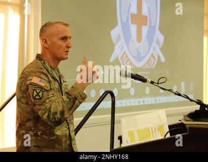 Brigg. General Edward H. Bailey, kommandierender General des Regional Health Command-Pacific, hält Eröffnungsrede auf der RHC-P-Regionalkonferenz des Befehlshabers am 3. August 2022. Befehlshaber und Mitarbeiter der militärischen Behandlungseinrichtungen kamen aus dem ganzen Pazifik, um an der dreitägigen Konferenz auf der Joint Base Pearl Harbor-Hickam, Hawaii, teilzunehmen. Das Regional Health Command-Pacific mit Hauptsitz in Honolulu ist das geografisch am weitesten verstreute Kommando in der Army Medicine und erstreckt sich über mehr als 5.000 Meilen und fünf Zeitzonen über den Pazifik. Das Kommando überwacht die medizinischen Einheiten der Armee im Pazifischen Nordwesten, Alaska, Hawai Stockfoto