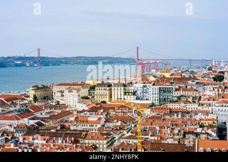 Die Stadtlandschaft von Lissabon kann man vom Schloss aus sehen Stockfoto