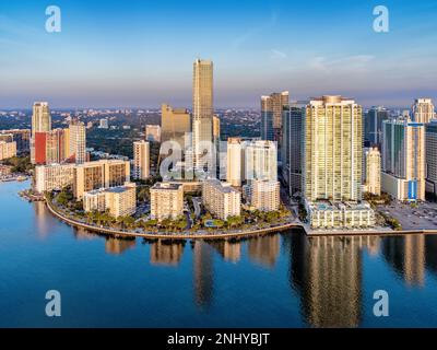 Brickell Key, Downtown Miami und Four Seasons Hotel Sunrise Miami, South Florida, Dade, Florida, USA Stockfoto