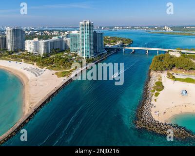 Ein Bal Harbour Appartement Gebäude, Bal Harbour, Haulover, Miami, South Florida, Dade, Florida, USA Stockfoto