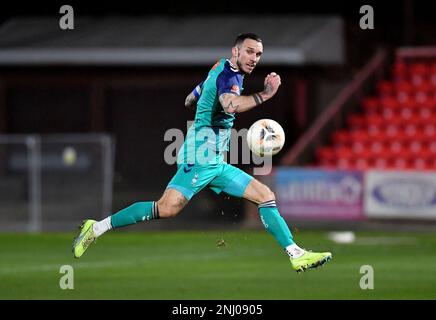 Liam Hogan (Kapitän) vom Oldham Athletic Association Football Club während des Spiels der Vanarama National League zwischen Gateshead und Oldham Athletic im Gateshead International Stadium, Gateshead am Montag, den 20. Februar 2023. (Foto: Eddie Garvey | MI News) Kredit: MI News & Sport /Alamy Live News Stockfoto