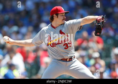 Chicago, USA. 07. Juni 2019. St. Louis Cardinals, die den Pitcher starten Miles Mikolas arbeitet im ersten Inning gegen die Chicago Cubs am Wrigley Field in Chicago am Freitag, den 7. Juni 2019. (Foto: Jose M. Osorio/Chicago Tribune/TNS/Sipa USA) Guthaben: SIPA USA/Alamy Live News Stockfoto