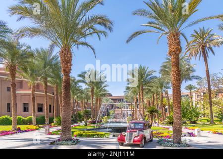 Assuan, Ägypten; 14. Februar 2023 - Eingang zum Sofitel Legend Old Cataract Hotel in Assuan, Ägypten Stockfoto