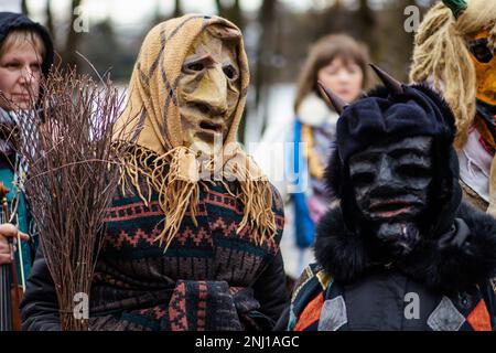 Traditionelle Masken und Kostüme in Litauen während Uzgavenes, einem litauischen Volksfest während des Karnevals, siebte Woche vor Ostern Stockfoto