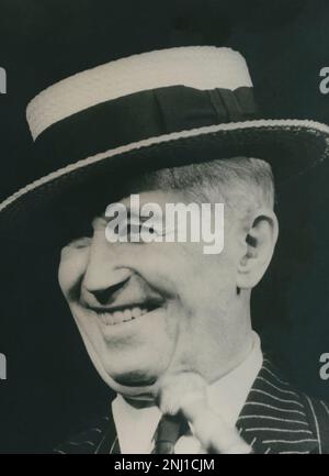 Maurice Chevalier (1888-1972), Cantante y actor de Cine francés. Stockfoto
