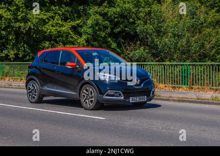 2016 Black Orange RENAULT CAPTUR DYNAMIQUE S NAV TCE 898cc 5-Gang-Schaltgetriebe Stockfoto