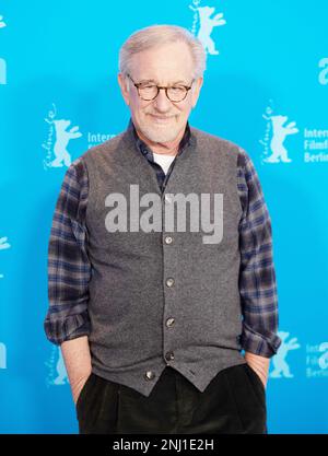 Berlin, Deutschland. 22. Februar 2023. Der amerikanische Regisseur Steven Spielberg nimmt am Dienstag, den 21. Februar 2023, als Empfänger des Golden Bear im Grand Hyatt Hotel an einem Fotoanruf zum Berlin Film Festival 73. Teil. Foto: Rune Hellestad/ Kredit: UPI/Alamy Live News Stockfoto