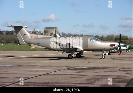 Ein einmotoriges Pilatus PC-12 Executive-Flugzeug von Fly 7 Executive Aviation auf der Rampe am Brighton City Airport Stockfoto