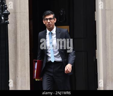 London, Vereinigtes Königreich, 22. Februar 2023. RISHI SUNAK verlässt die Downing Street 10 für Fragen des Premierministers. Kredit: Thomas Krych/Alamy Live News Stockfoto