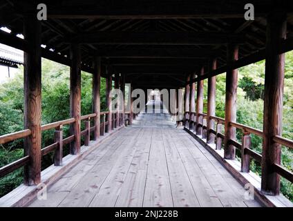 Kyoto, Japan - September 2017: Hölzerne Tsutenkyo-Brücke des Tofukuji-Tempels Stockfoto