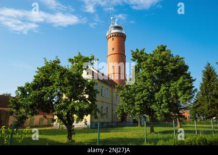 Leuchtturm der Ostsee in Jaroslawiec, kleines Küstendorf in Polen Stockfoto