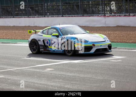 Das Team Parker Racing, 2020, Porsche Caymen Clubsport, angetrieben von Peter Daly, nimmt an der Masters GT4 Classic Silverstone Challenge Teil Stockfoto