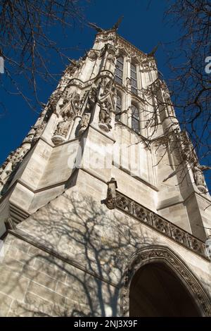 Blick Auf Die Überreste Des Gotischen Turms Saint Jacques Der Kirche Saint Jacques De La Boucherie, Paris, Frankreich Stockfoto