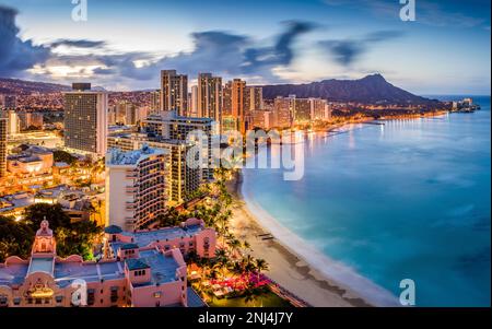 Waikiki Beach und Diamond Head Vulkan Honolulu, Oahu, Hawaii, USA Stockfoto