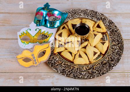 Purim Festival jüdischer Feiertag religiös mit Keksen Schofar tallit Karnevalsmaske Hamantaschen Symbole Stockfoto