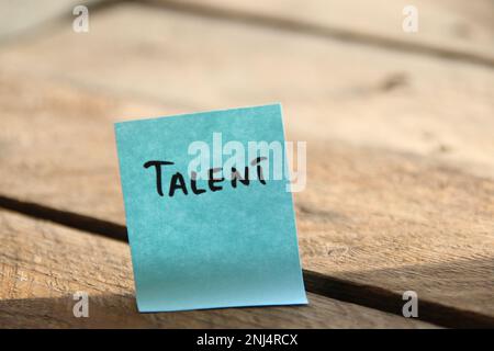 Kreatives Talent-Konzept. Die Inschrift auf dem blauen Schild. Stockfoto