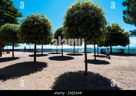 Città Sant'Angelo (Abruzzen, Italien) - eine elegante Stadt auf einem Hügel mit Blick auf das Meer in der Provinz Pescara. Hier haben Sie einen Blick auf die mittelalterliche Altstadt Stockfoto