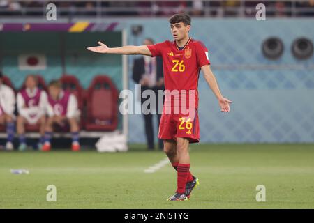 Pedro Gonzalez Lopez, auch bekannt als Pedri von Spanien, wurde während des Spiels der FIFA-Weltmeisterschaft Katar 2022 zwischen Japan und Spanien im Khalifa International Stadium gesehen. Endstand: Japan 2:1 Spanien. Stockfoto