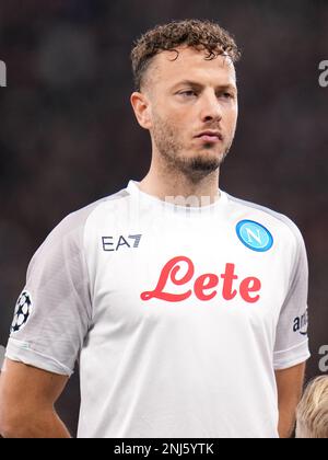 FRANKFURT, DEUTSCHLAND - FEBRUAR 21: Amir Rrahmani von SSC Neapel vor der UEFA Champions League-Runde mit 16. Leg One Match zwischen Eintracht Frankfurt und SSC Neapel im Frankfurter Stadion am 21. Februar 2023 in Frankfurt (Foto: Rene Nijhuis/Orange Pictures) Stockfoto