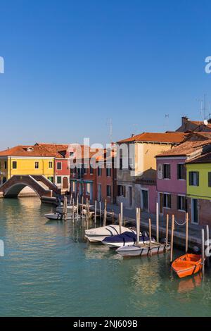 Blick auf Canale di San Donato und Ponte San Martino auf der Insel Murano, Venedig, Italien im Februar Stockfoto