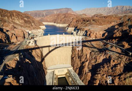 Blick von oben auf den Hoover Dam Stockfoto