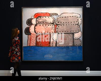 Sotheby's enthüllt am 1 . März in London den gesamten Inhalt seiner Verkäufe für moderne und zeitgenössische Kunst , in denen Werke von Wassily Kandinsky , Edvard Munch , Pablo Picasso , Gerhard Richer und Lucian Freud gezeigt werden , die die Entstehung des Modernismus Anfang des 20 . Jahrhunderts bis hin zu jungen Künstlern , die heute arbeiten , umfassen . Eines der wichtigsten Highlights ist ein Gemälde von Wassily Kandinsky , Murnau mit Kirche 11 ( Murnau mit Kirche 11 ) 1910 est in dem Lkw von £37 Millionen ... Stockfoto