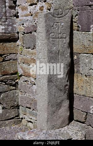 Mittelalterlicher Alphabetstein in Kilmalkedar Church County Kerry EIRE Irland Stockfoto