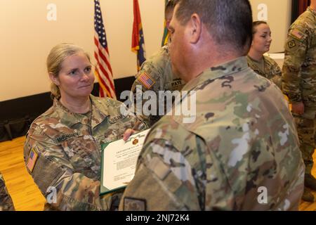 Hauptquartier, Camp Shelby Joint Forces Training Center, veranstaltete eine Preisverleihung für Annual Training 2022 im Camp Shelby Joint Forces Training Center, Mississippi, 5. August 2022. Stockfoto