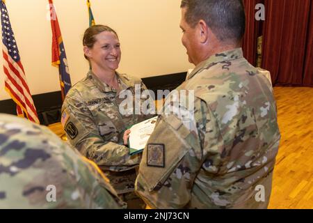 Hauptquartier, Camp Shelby Joint Forces Training Center, veranstaltete eine Preisverleihung für Annual Training 2022 im Camp Shelby Joint Forces Training Center, Mississippi, 5. August 2022. Stockfoto