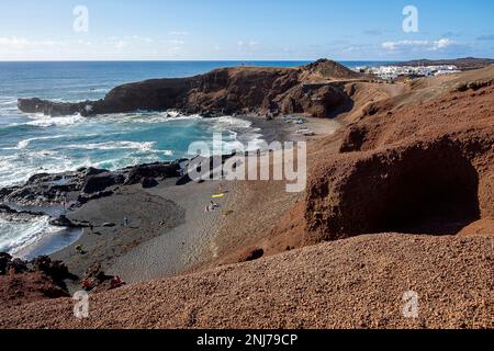 Lavastrände im Fischerdorf El Golfo, Lanzarote, Kanarische Inseln, Spanien, Stockfoto