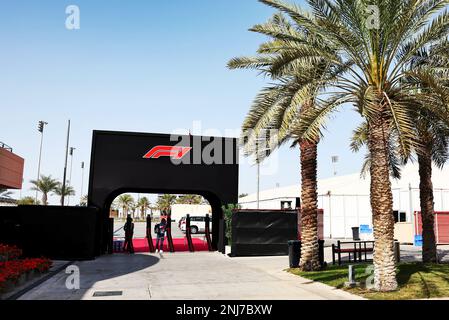 Sakhir, Bahrain. 22. Februar 2023 Paddock-Atmosphäre. Formula One Testing, Preparations, Mittwoch, 22. Februar 2023. Sakhir, Bahrain. Stockfoto