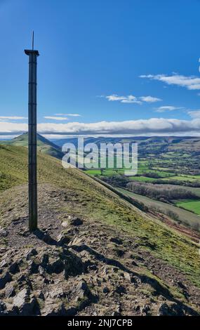 Der lange Mynd und die Kirche Stretton, vom Gipfel des Lawley aus gesehen, in der Nähe von Church Stretton, Shropshire Stockfoto