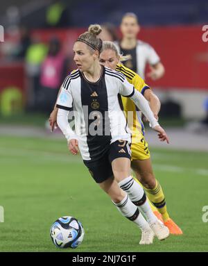 Duisburg, Deutschland. 21. Februar 2023. Svenja Huth (GER), Frauen-Fußballspiel, Deutschland gegen Schweden, Duisburg, 21.02.2023. Kredit: Juergen Schwarz/Alamy Live News Stockfoto