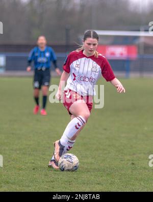 Long Eaton, Derbyshire, Großbritannien, 12. Februar 2023:Northampton Town Women's Striker Alexandra Dicks spielen in der FA Woman's National League D. Stockfoto