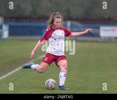 Long Eaton, Derbyshire, Großbritannien, 12. Februar 2023:Northampton Town Frauenmittelfeldspieler Abbie Brewin spielt in der FA Woman's National League D. Stockfoto